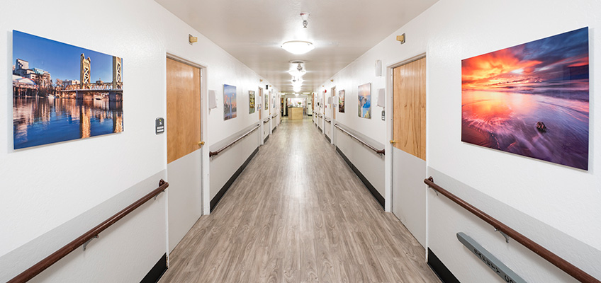 applewood-848x400-10 The Applewood Post-Acute facility hallway with pictures on the walls