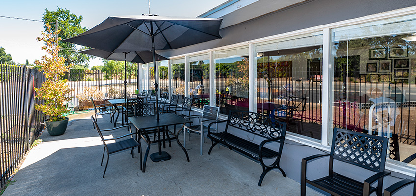 applewood-848x400-6 Side of the Applewood Post-Acute facility showing shaded patio seating area