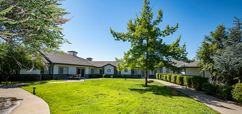 countrycrest-848x400-12 Country Crest backyard green grass and trees