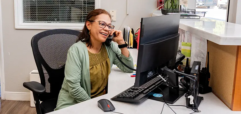 A receptionist answers the phone