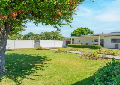An outdoor grassy area for patients at Sunny Hills