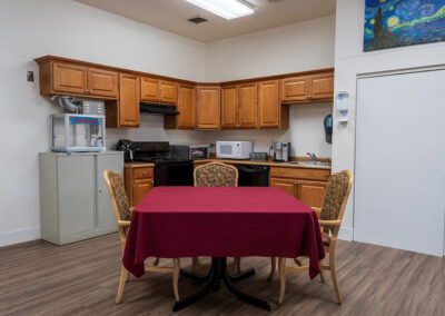 A common room with a kitchenette at Ocean View