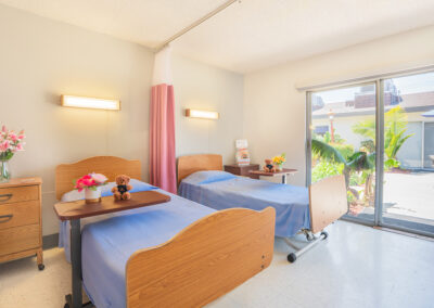 A semi-private bedroom at Cottage Crest